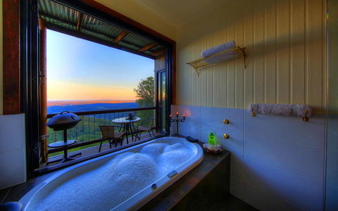 At Remingtons Private Cottages & Lodge - Hervey Bay Accommodation 5