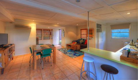 At Remingtons Private Cottages & Lodge - Hervey Bay Accommodation 4