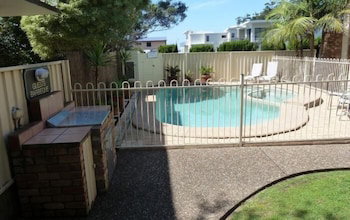 Mollymook Surfbeach Motel And Apartments - Hervey Bay Accommodation 2
