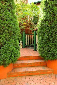 Mary Card's Coach House - Hervey Bay Accommodation 2