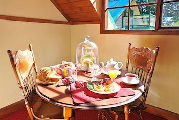 Mary Card's Coach House - Hervey Bay Accommodation 4