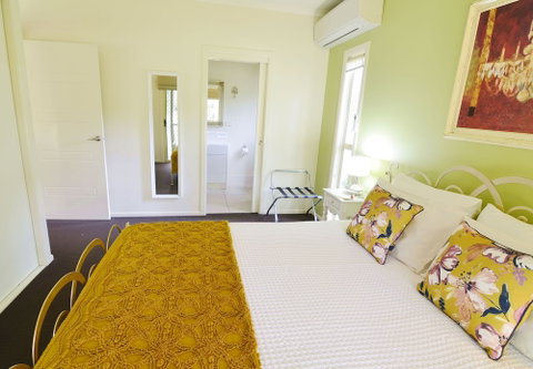 Apple Tree Cottage & Studio - Hervey Bay Accommodation 1