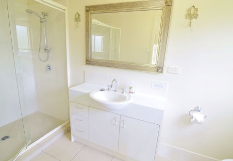 Apple Tree Cottage & Studio - Hervey Bay Accommodation 2