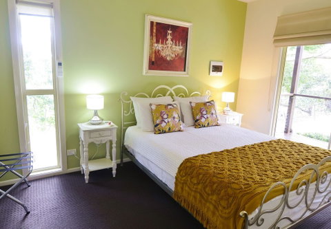 Apple Tree Cottage & Studio - Hervey Bay Accommodation 3