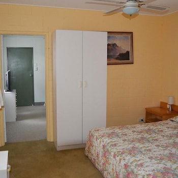 Beerwah Glasshouse Mountains Motel - Hervey Bay Accommodation 6