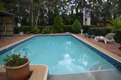 Beerwah Glasshouse Mountains Motel - Hervey Bay Accommodation 3