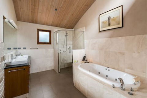 Aiyana Retreat - Tourism Hervey Bay 0