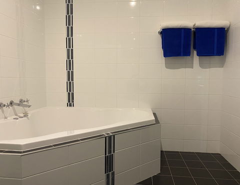 Bishop's Lodge Motor Inn - Hervey Bay Accommodation 3