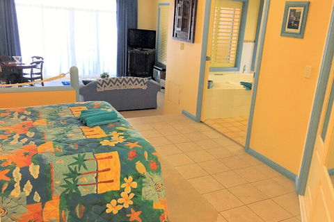 Al Mare Beachfront Retreat - Tourism Hervey Bay 3