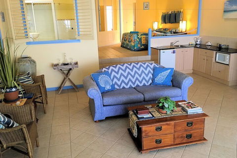 Al Mare Beachfront Retreat - Tourism Hervey Bay 6