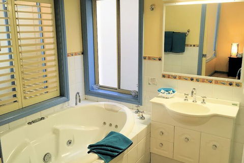 Al Mare Beachfront Retreat - Tourism Hervey Bay 5