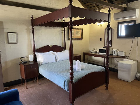 Settlers House York - Hervey Bay Accommodation 1