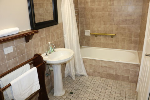 Settlers House York - Hervey Bay Accommodation 6