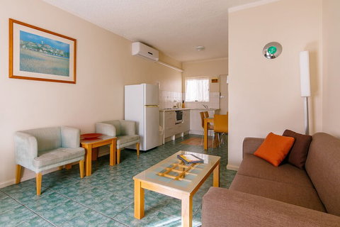 Esplanade Apartments At West Beach - Hervey Bay Accommodation 6