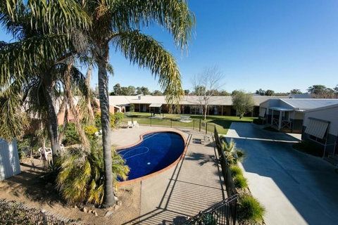 Ashleigh Court Motor Inn - Hervey Bay Accommodation 1
