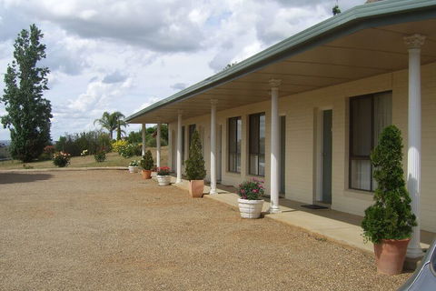 Golden Chain Garden Motor Inn - Hervey Bay Accommodation 1