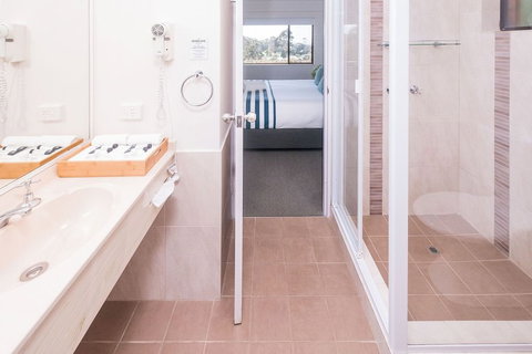 Mollymook Seascape Motel & Apartments - Hervey Bay Accommodation 2