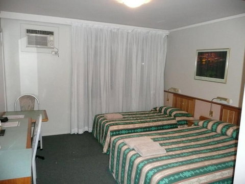 The Hermitage Motel - Hervey Bay Accommodation 3