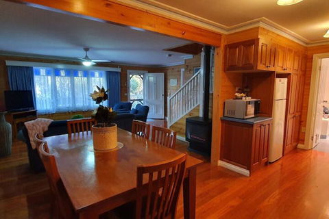 Sails Elegant Spacious Beach Villa - Hervey Bay Accommodation 3