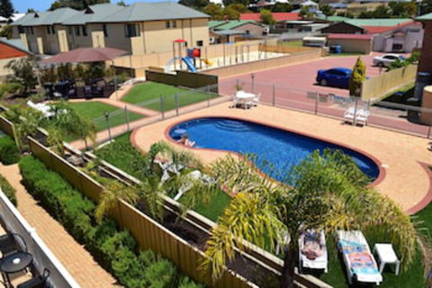 The Jetty Resort - Tourism Hervey Bay 0