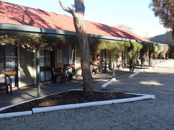 Jolly Swagman Motor Inn Holbrook - Hervey Bay Accommodation 2