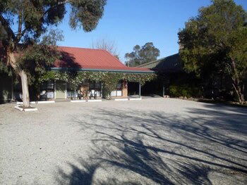 Jolly Swagman Motor Inn Holbrook - Hervey Bay Accommodation 0
