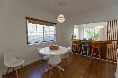 Ron's Beach House - Tourism Hervey Bay 2