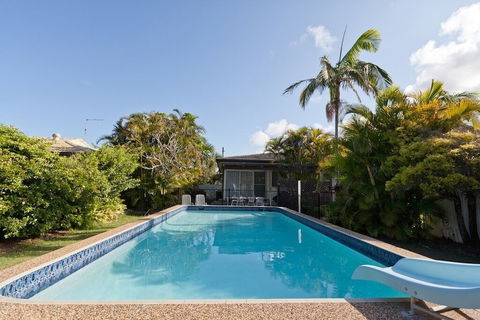 Ron's Beach House - Tourism Hervey Bay 1