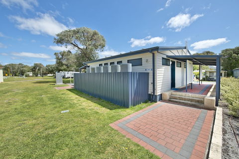 Acclaim Rose Gardens Beachside Holiday Park - Hervey Bay Accommodation 0