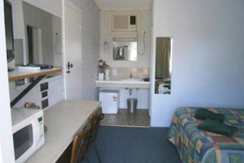 Nhill Holiday Inn - Hervey Bay Accommodation 2
