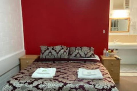 Nhill Holiday Inn - Hervey Bay Accommodation 0