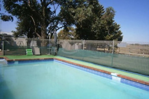 Nhill Holiday Inn - Hervey Bay Accommodation 1