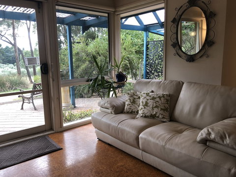 Countryside Connections Spa Cottage - Hervey Bay Accommodation 2