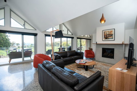 Adventure Bay Retreat - Tourism Hervey Bay 6