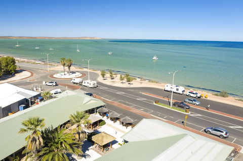 Shark Bay Seafront Apartments - Hervey Bay Accommodation 2