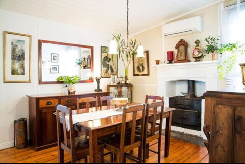 Sinnamons Cottage - Hervey Bay Accommodation 2
