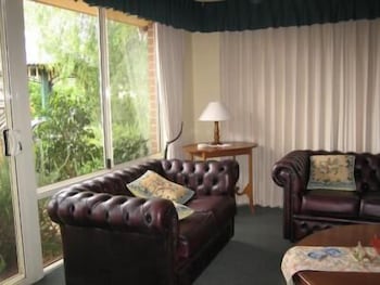 The Grandhouse York - Hervey Bay Accommodation 4