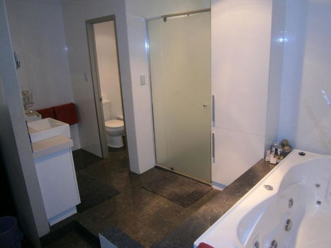 New York On King - Tourism Hervey Bay 6