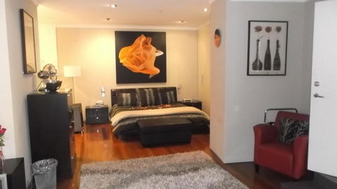 New York On King - Tourism Hervey Bay 1