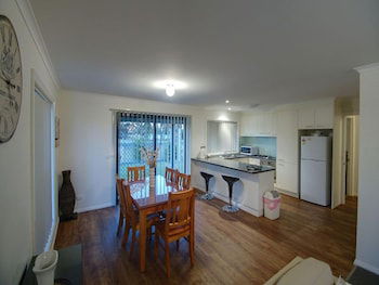 DBJ Holiday Units - Tourism Hervey Bay 1