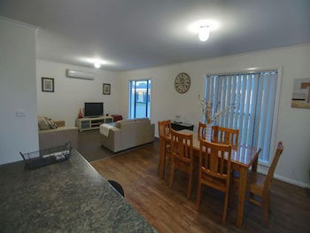 DBJ Holiday Units - Tourism Hervey Bay 2