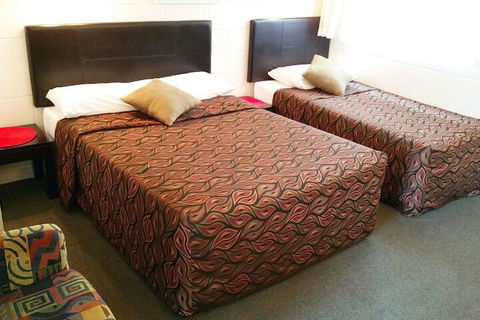 A & A Lodge Motel Emerald - Hervey Bay Accommodation 7