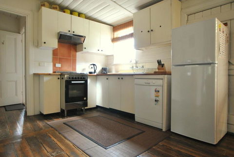 Cooma Cottage - Tourism Hervey Bay 1