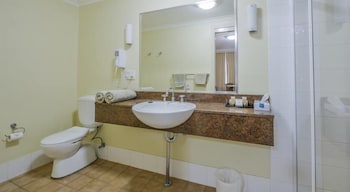 Golden Guitar Motor Inn - Hervey Bay Accommodation 6