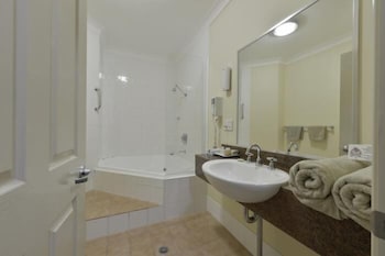 Golden Guitar Motor Inn - Hervey Bay Accommodation 5