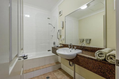 Golden Guitar Motor Inn - Hervey Bay Accommodation 2