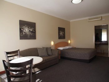 Golden Guitar Motor Inn - Hervey Bay Accommodation 4