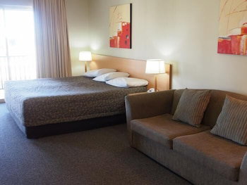 Golden Guitar Motor Inn - Hervey Bay Accommodation 3