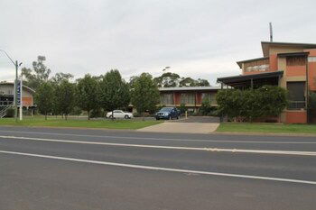 Forbes Victoria Inn - Tourism Hervey Bay 0