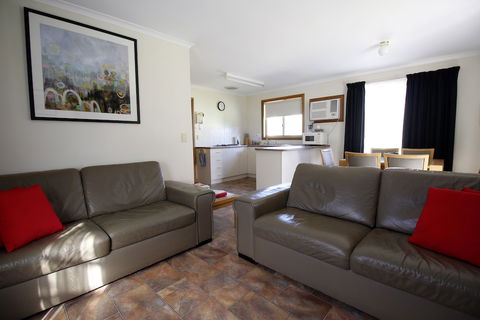 Cape Jervis Holiday Units - Tourism Hervey Bay 2